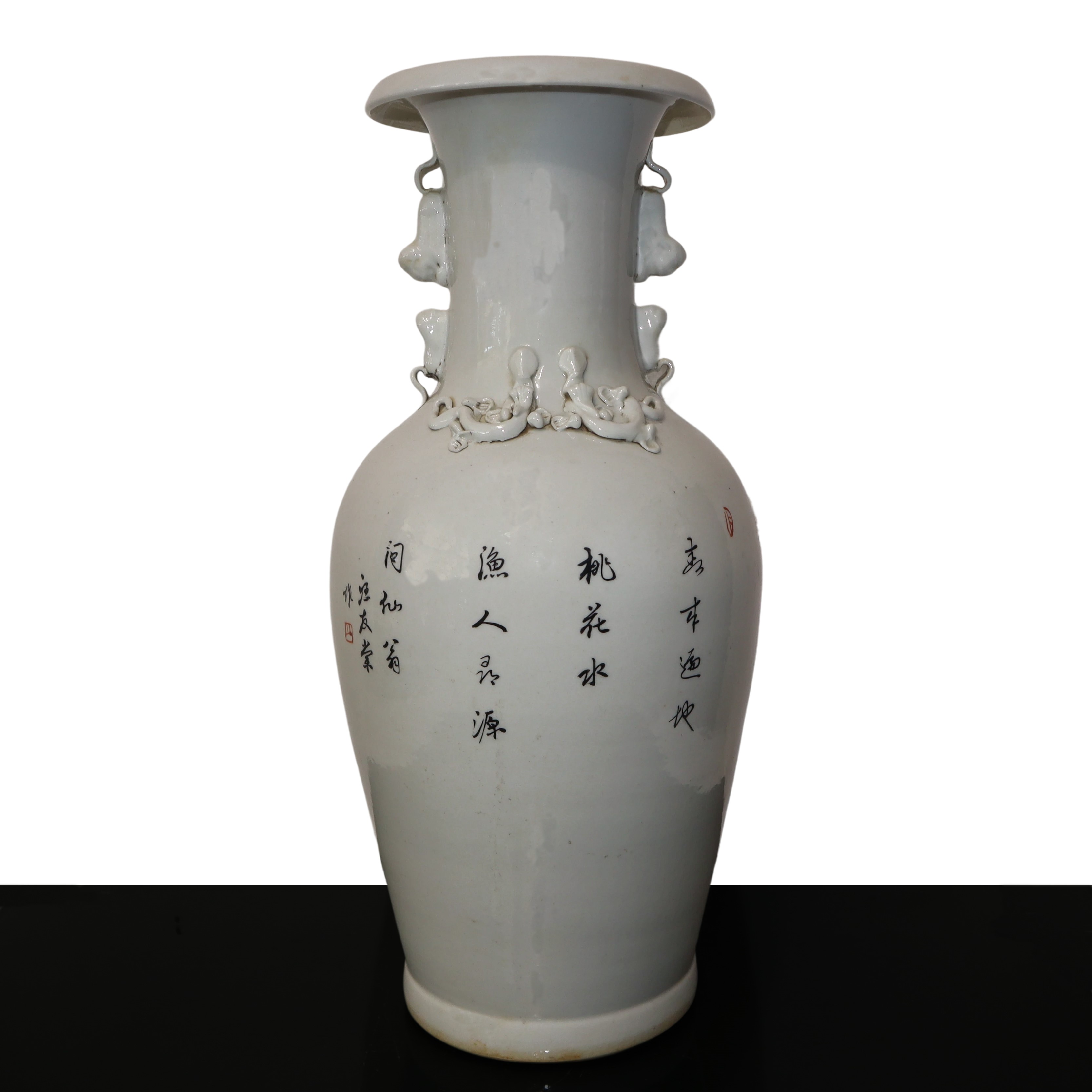 Vaso cinese Qian Jiang con decorazione a rilievo sul collo e raffigurazione di scene di vita sul ...