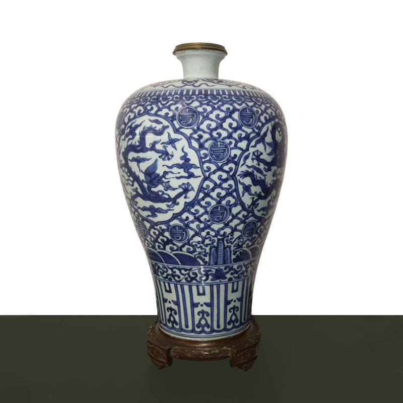Vaso Mei Ping Riadattato Come Lampada da Tavolo nel XIX Secolo Bianca con Decori sui Toni del Blu