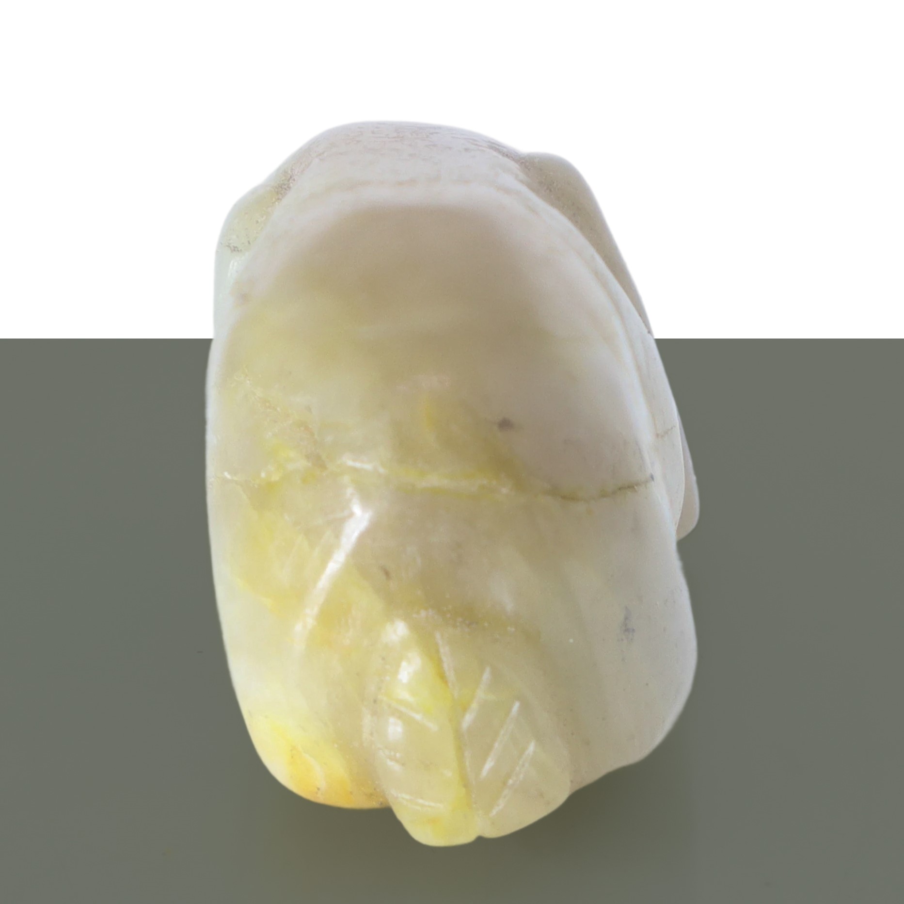 Statuina a guisa di maiale in pietra gialla e giada