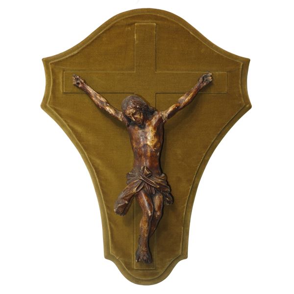 Cristo su base in velluto verde