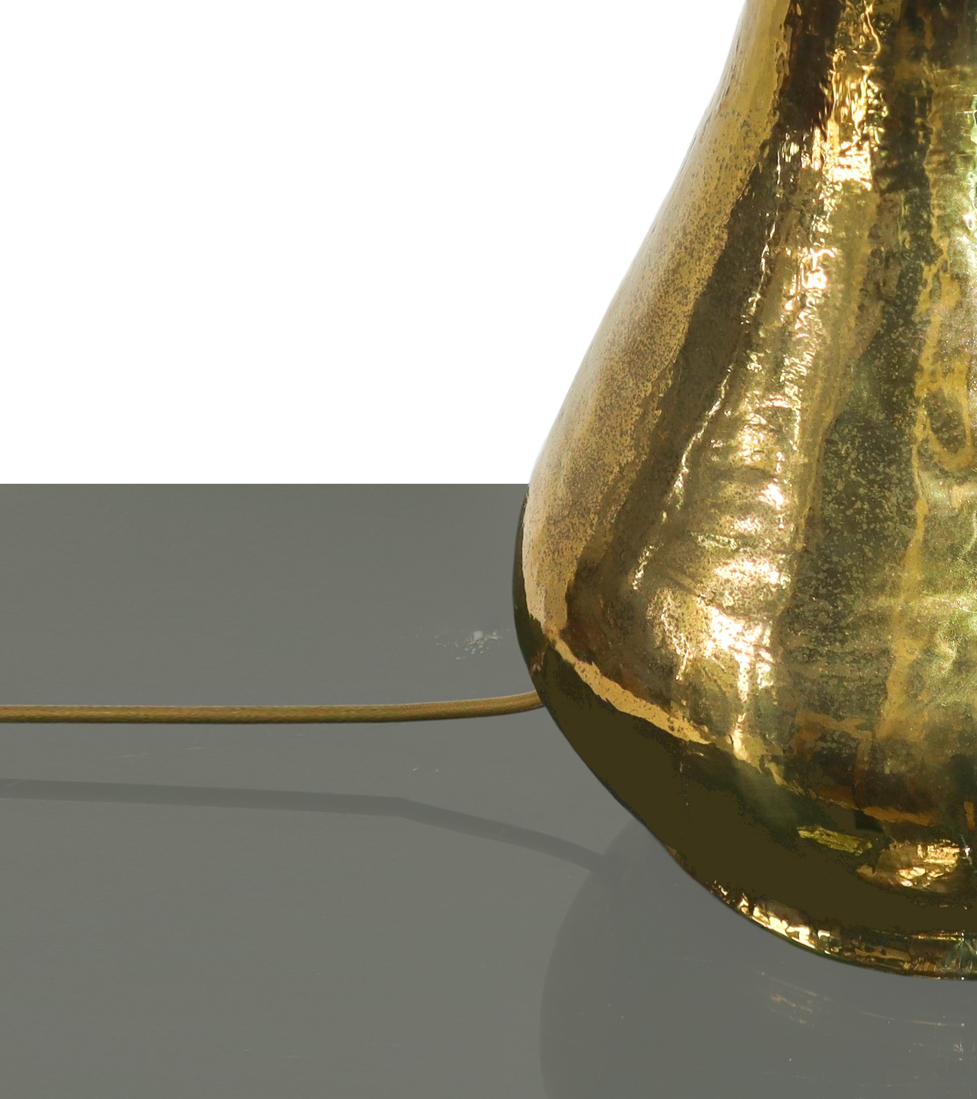 Lume con base dorata in metallo