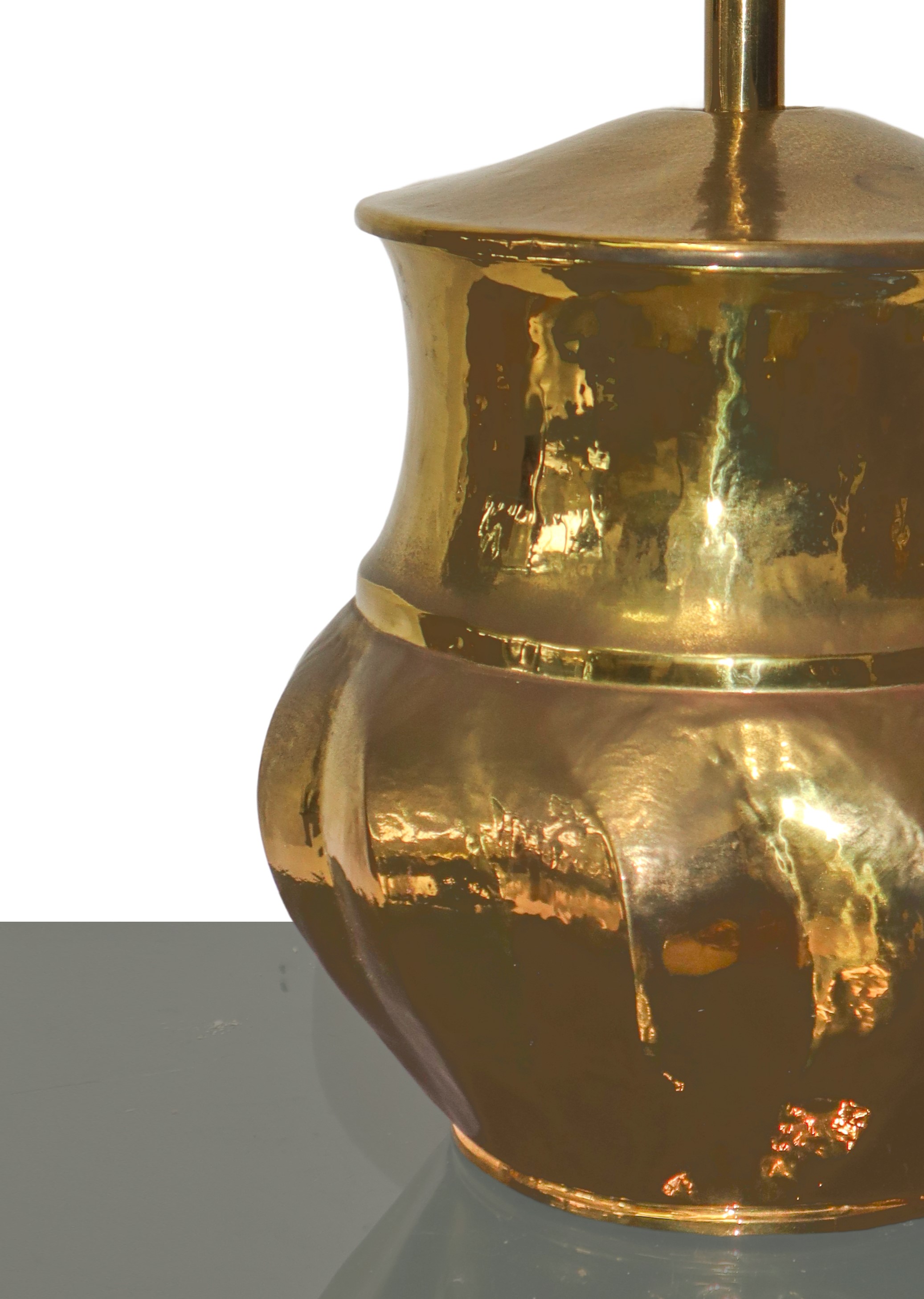 Lume con base dorata in metallo