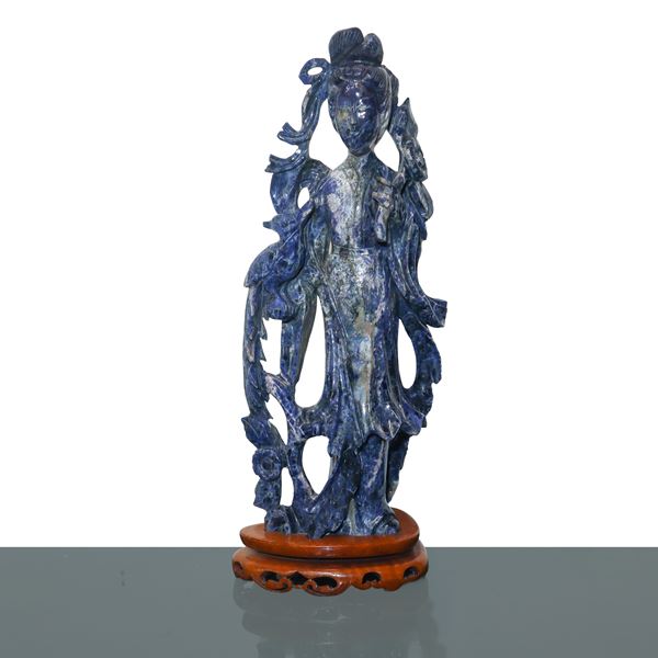 Guanin in lapis lazuli