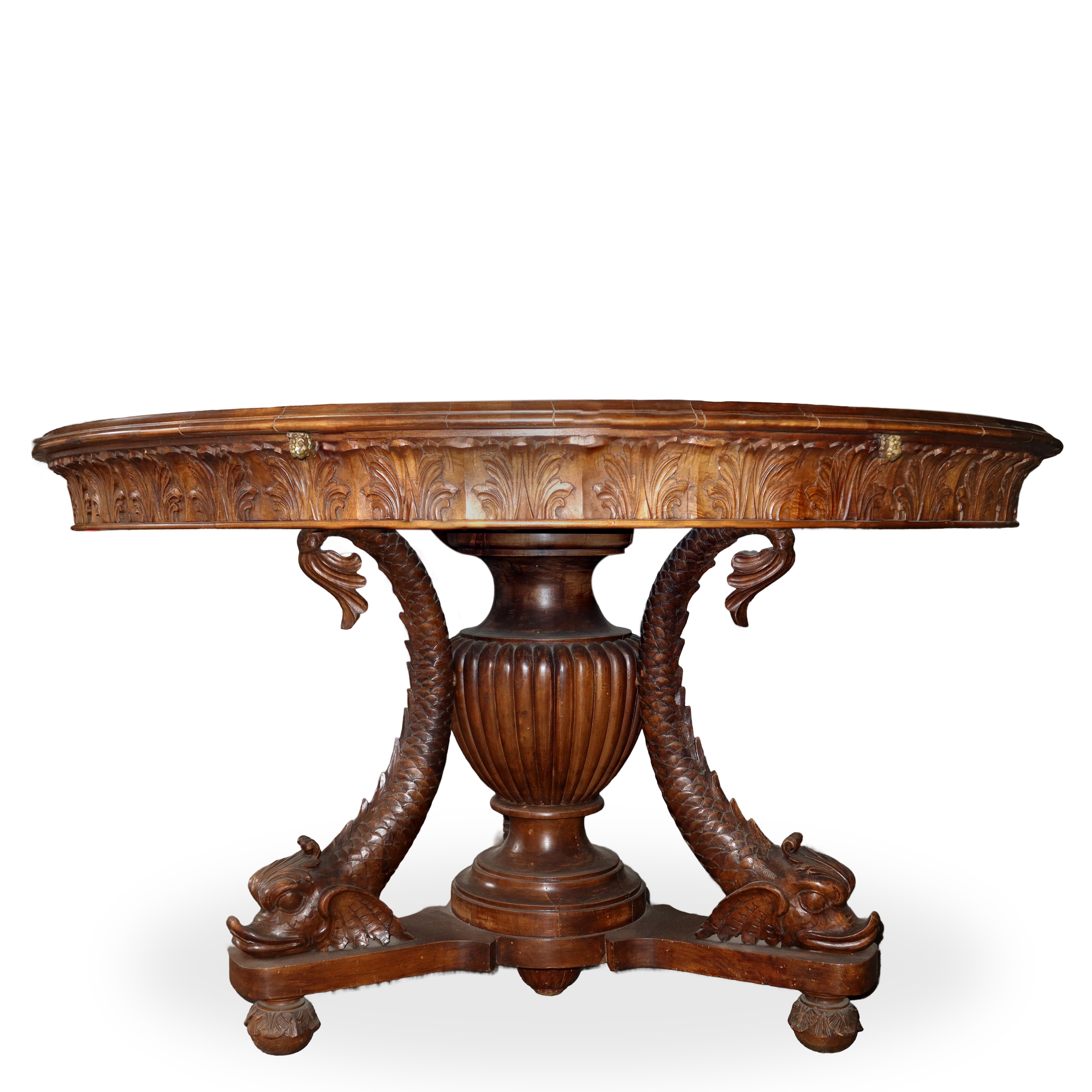 Tavolo allungabile con sostegno con triplice scultura, piano con balza scolpita