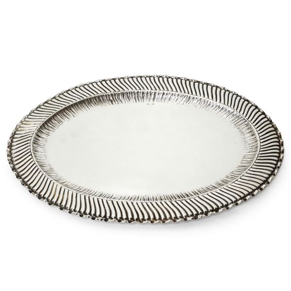 Oval tray in 800 silver with knurled and embossed edge