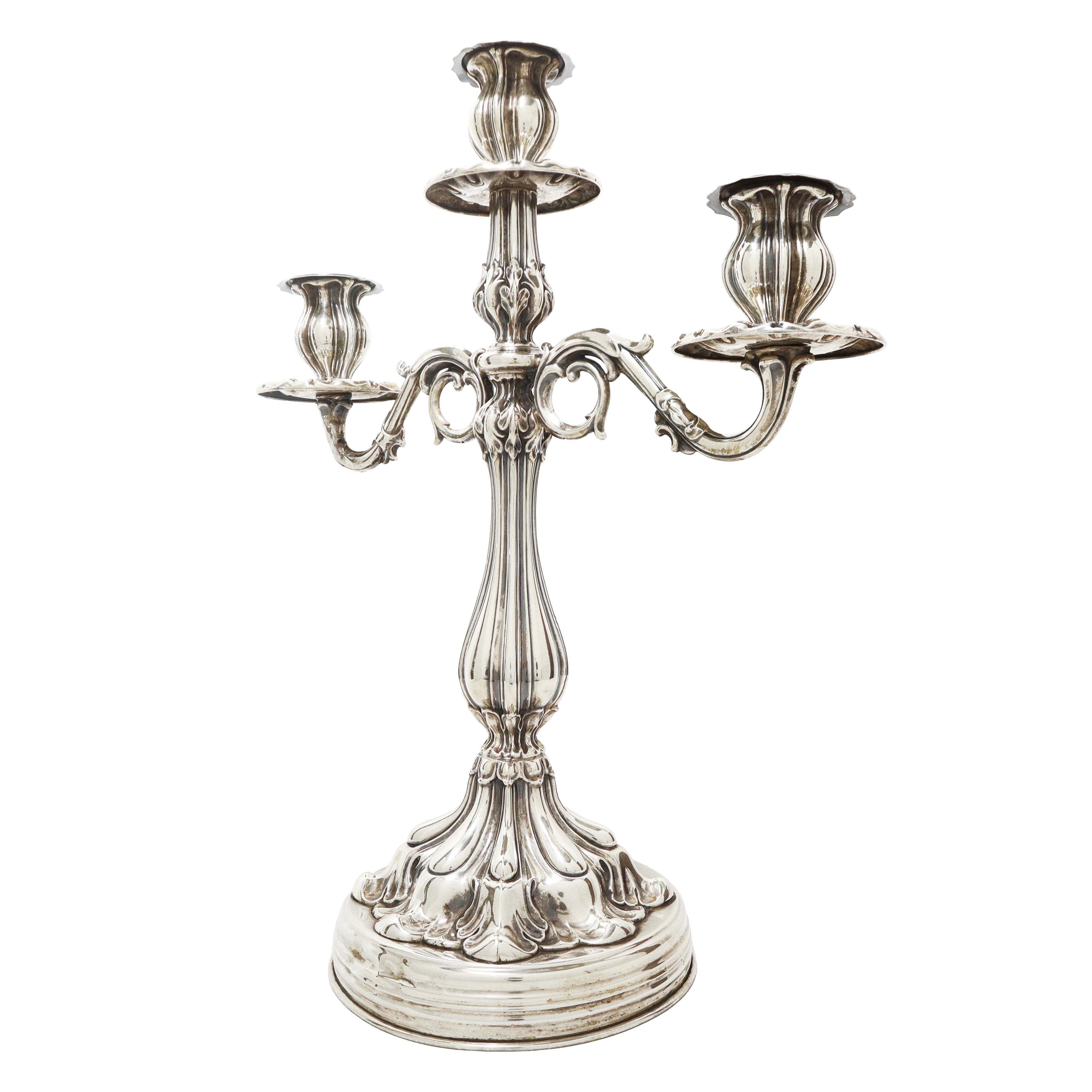 Candelabro a tre fiamme in argento 800 con base circolare