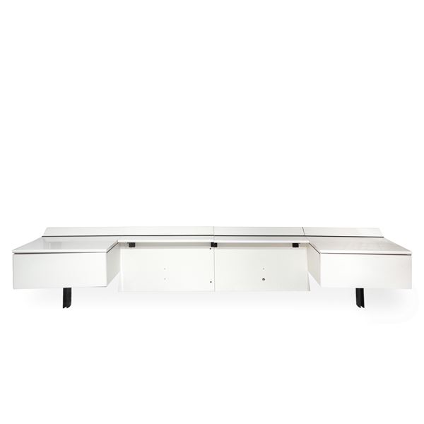 Paolo Piva per B&B Italia - Retroletto laccato lucido bianco Modello Alanda con comodini roteanti