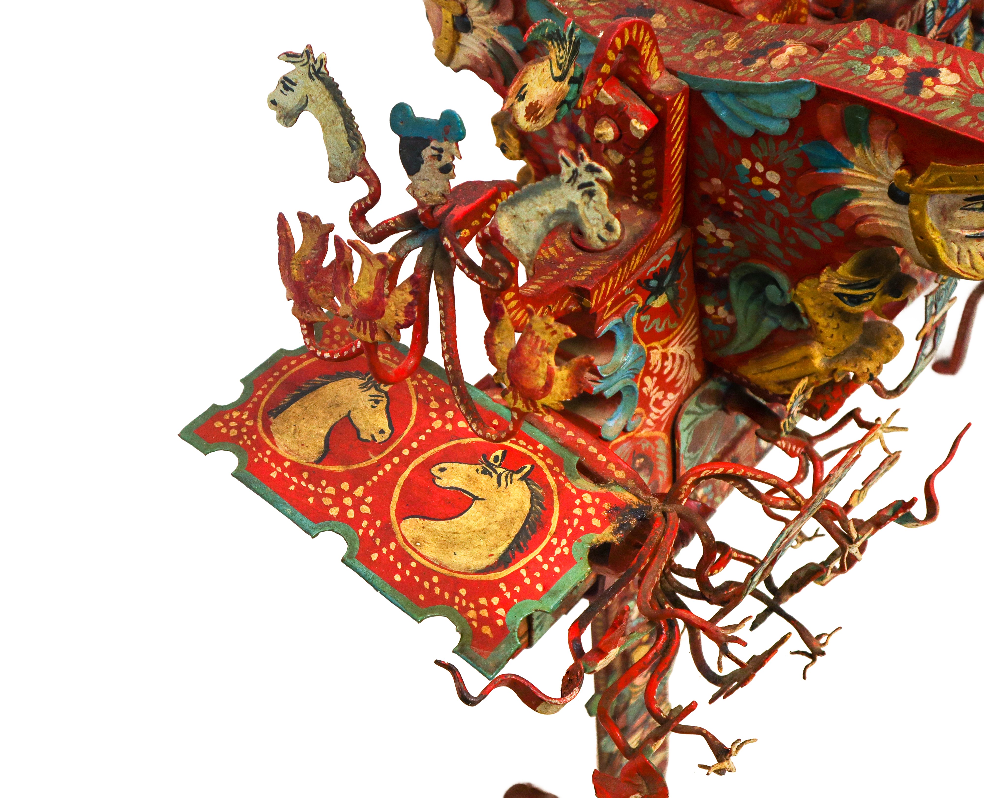 Cascia di fuso dipinta policroma con paladini in rilievo su sostegno in ferro