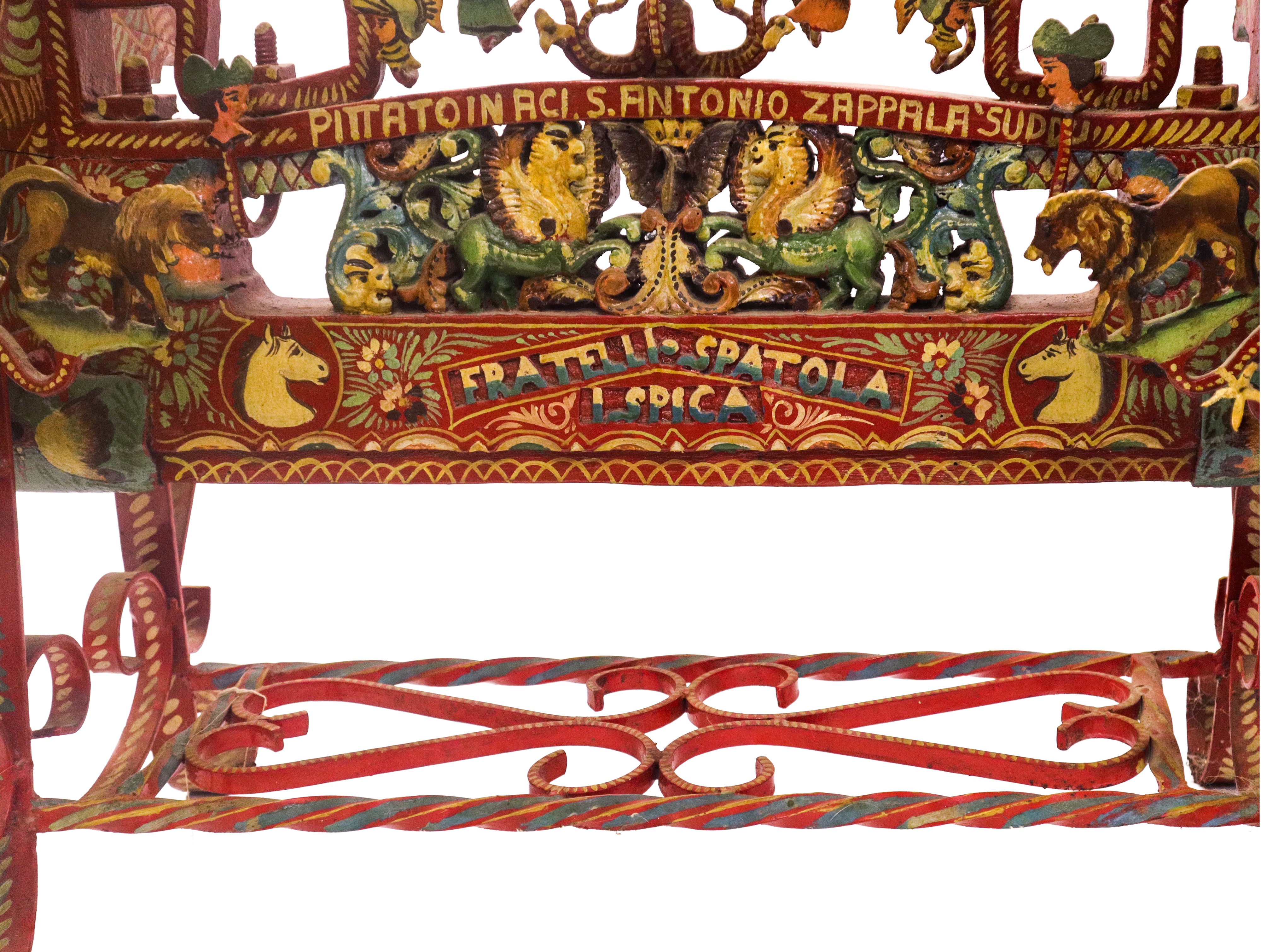 Tavolino in legno con piano in vetro dipinto policromo con scene di paladini e della tradizione s...