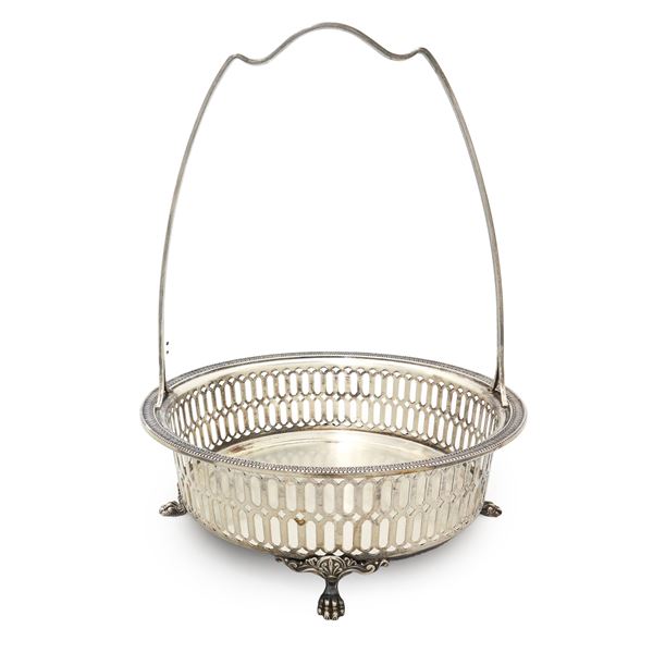 800 silver stand