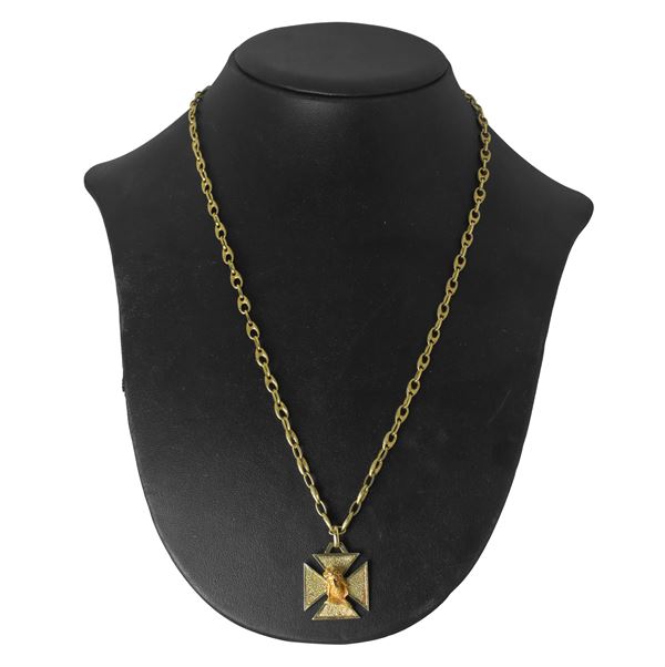 750 yellow gold necklace with sacred medal