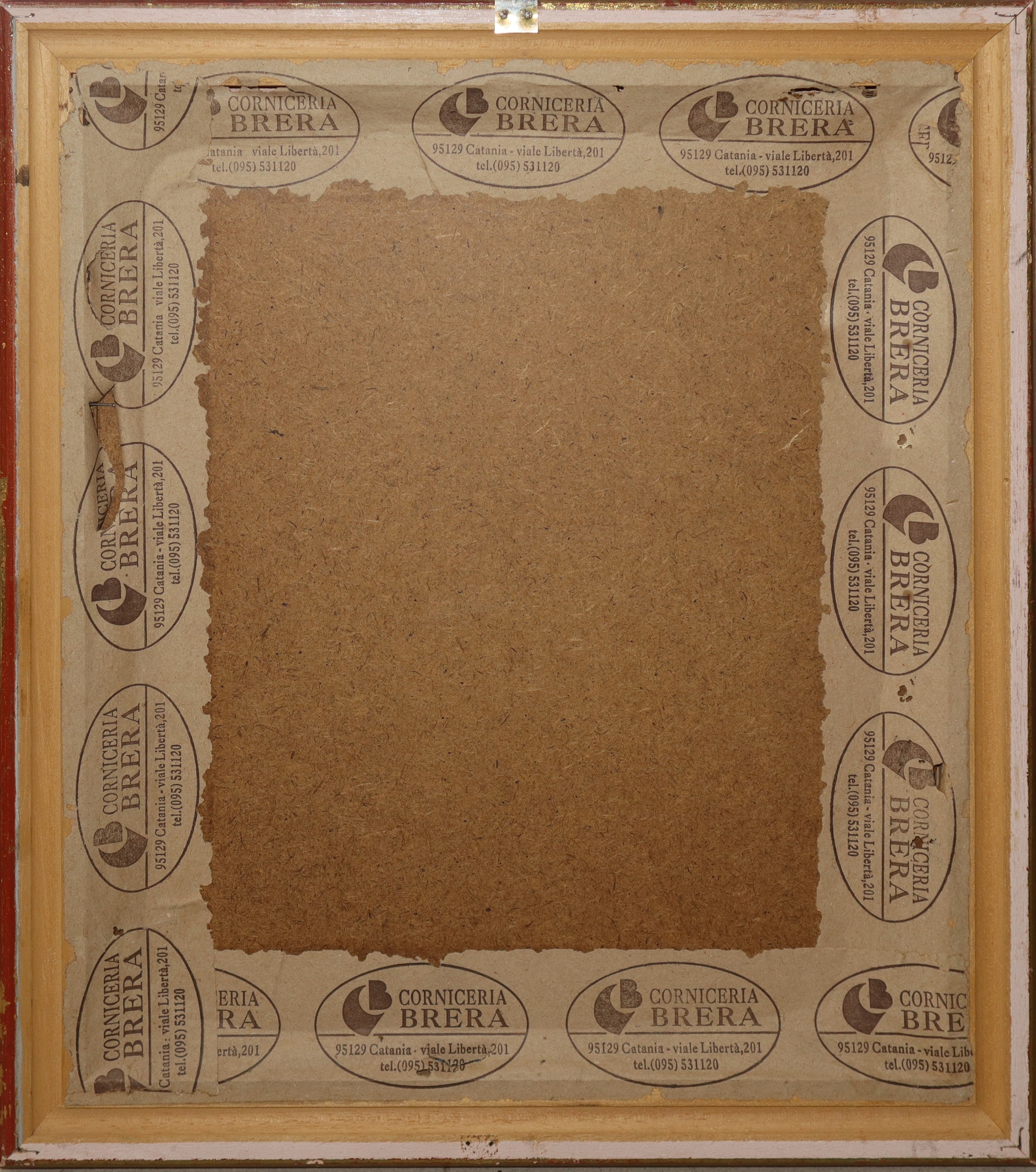 Madonna con bambino con pomo in mano coronata da angeli