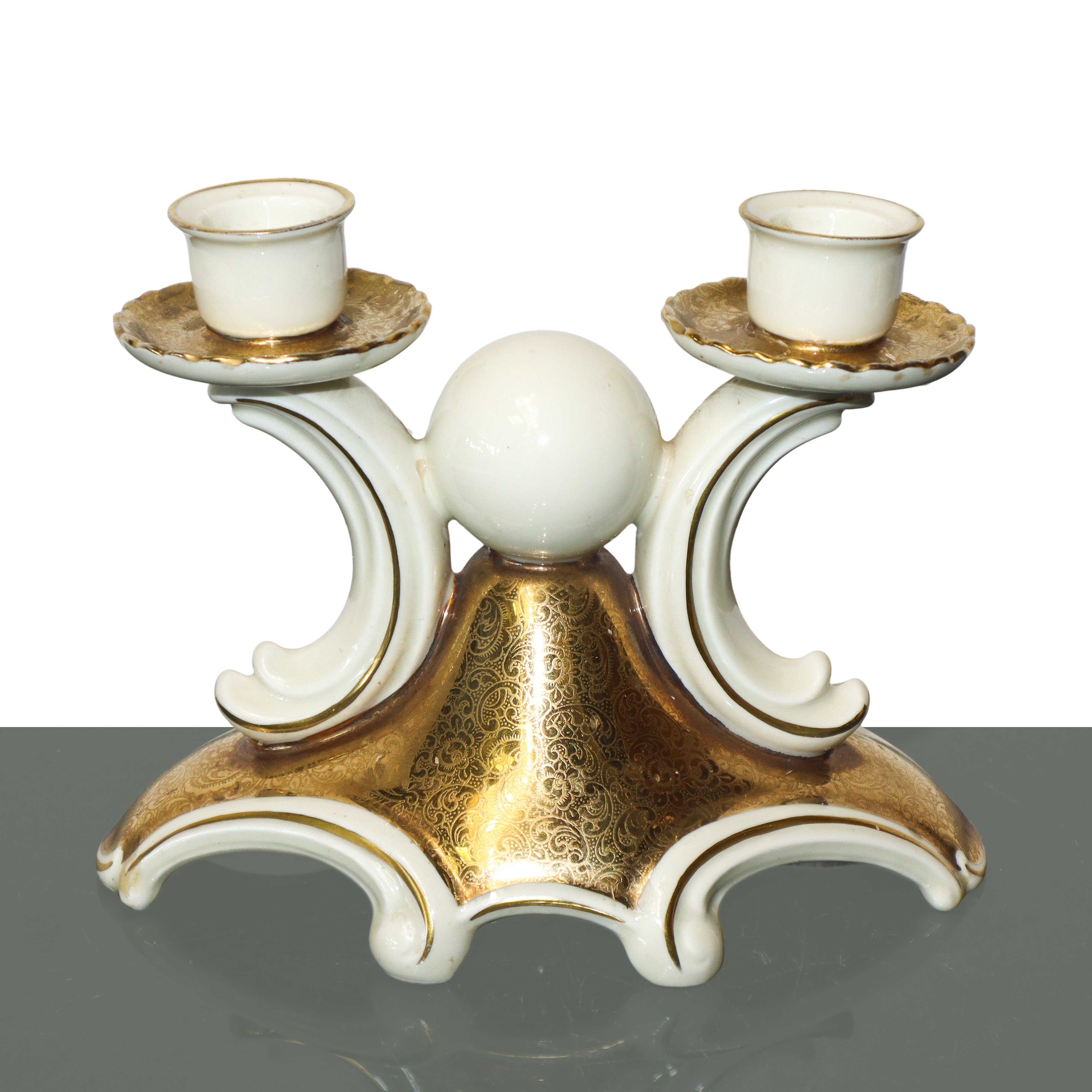 Coppia di candelieri in ceramica con decori dorati