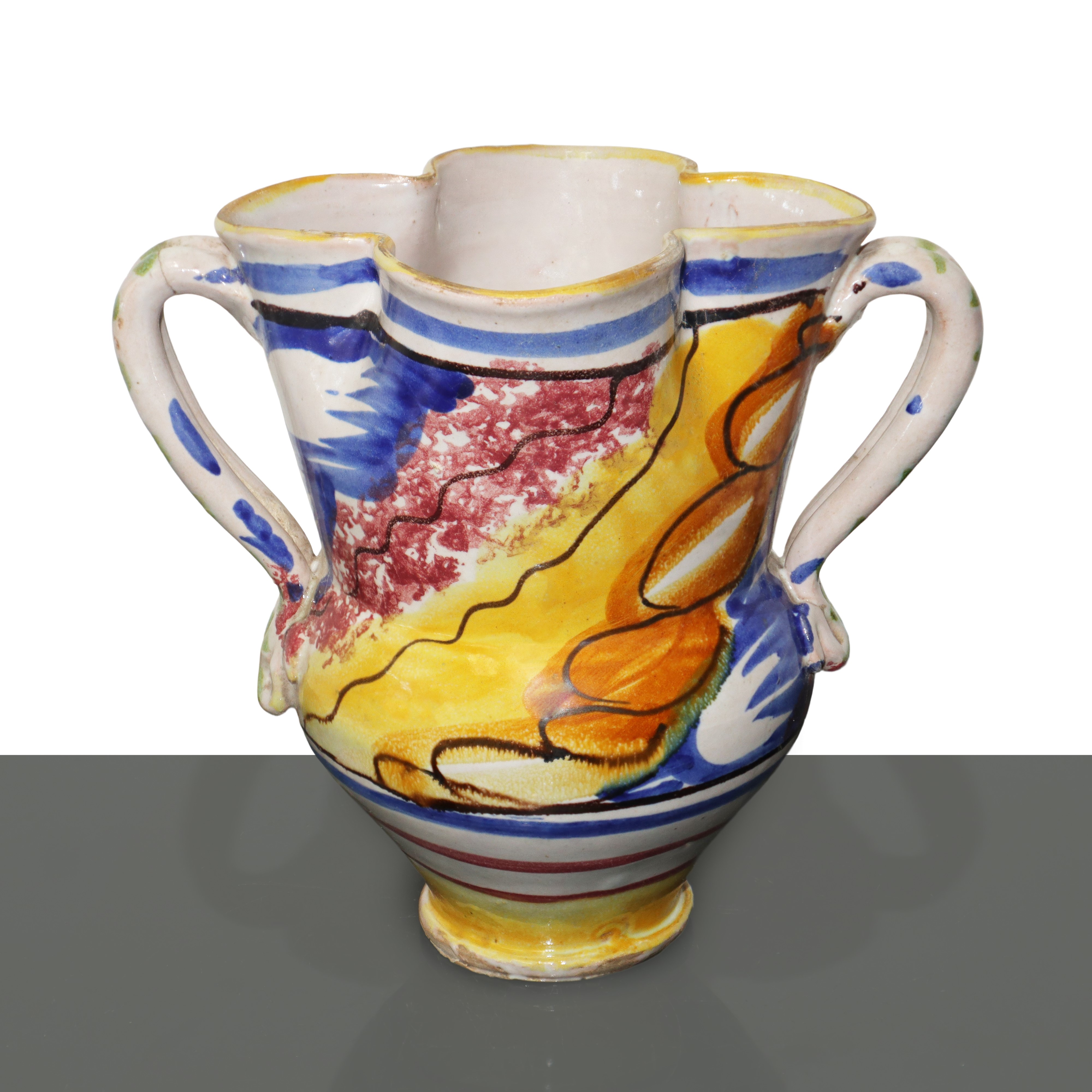 Vaso policromo biansato in maiolica di Caltagirone con bocca smerlata