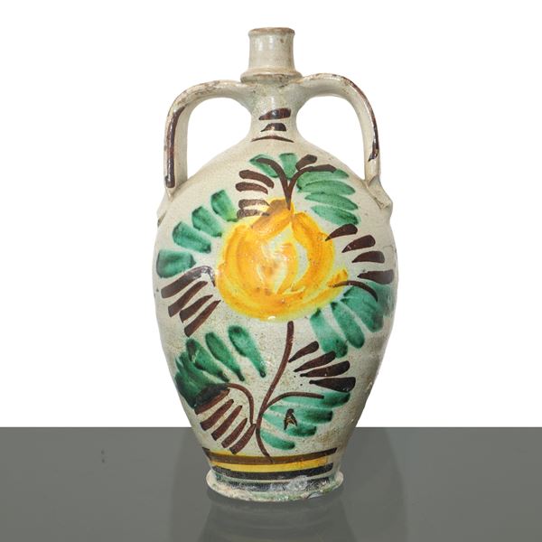 Bummulo in maiolica di Caltagirone con fiore policromo dipinto sul fronte