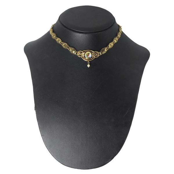 Yellow gold choker, central depiction of Cleopatra with enamels and pearls