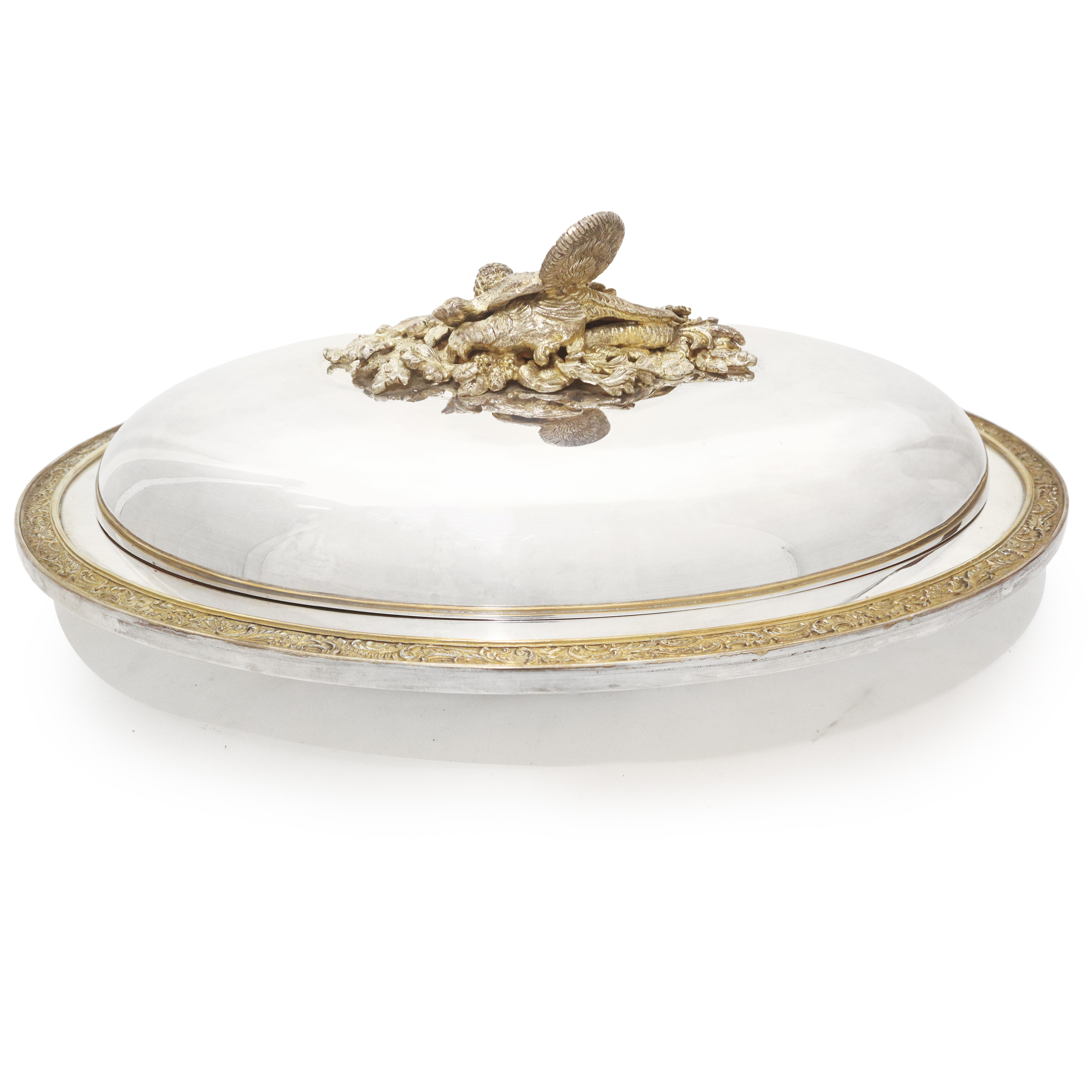 Legumiera in sheffield con presa con cacciagione e bordo dorato decorato a sbalzo