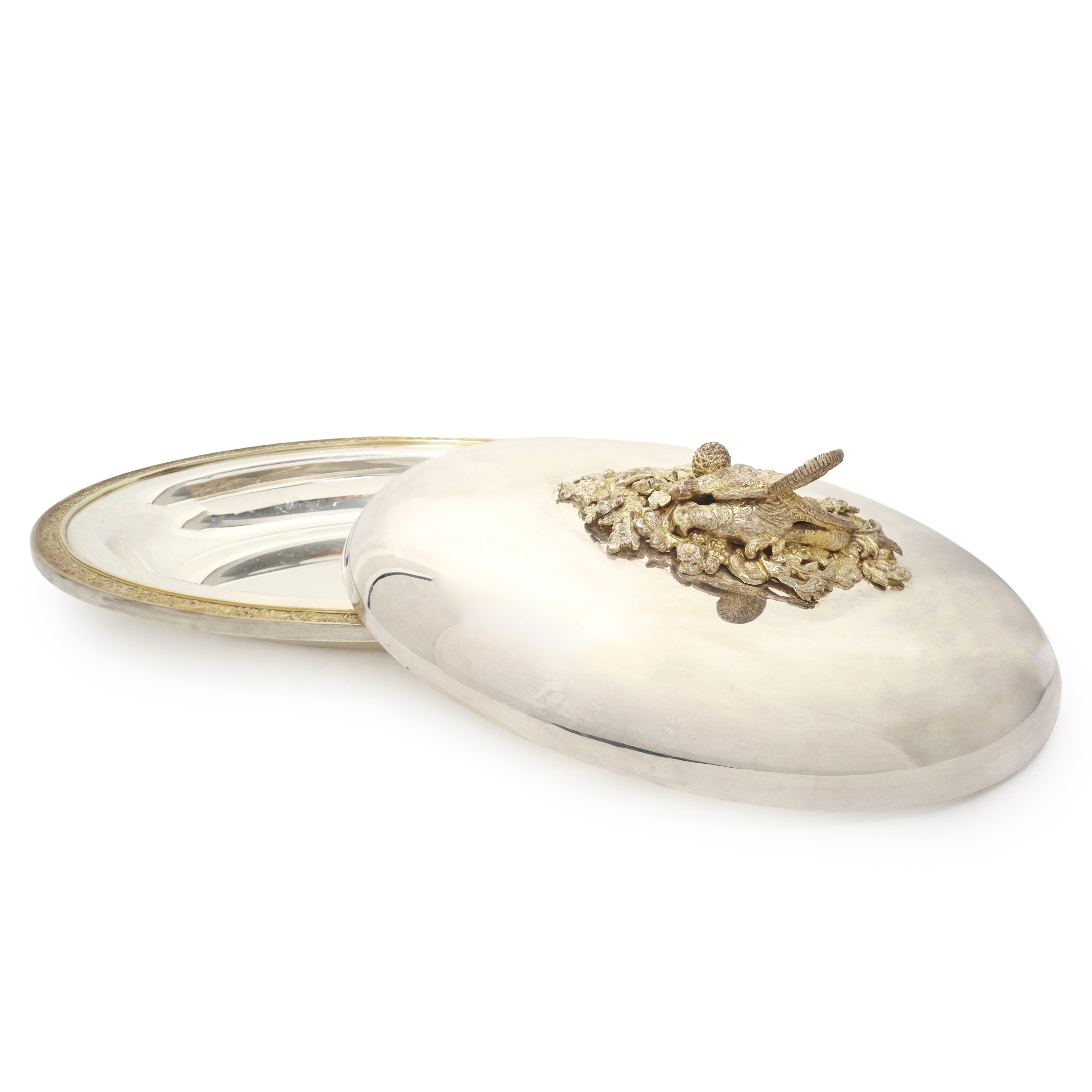 Legumiera in sheffield con presa con cacciagione e bordo dorato decorato a sbalzo