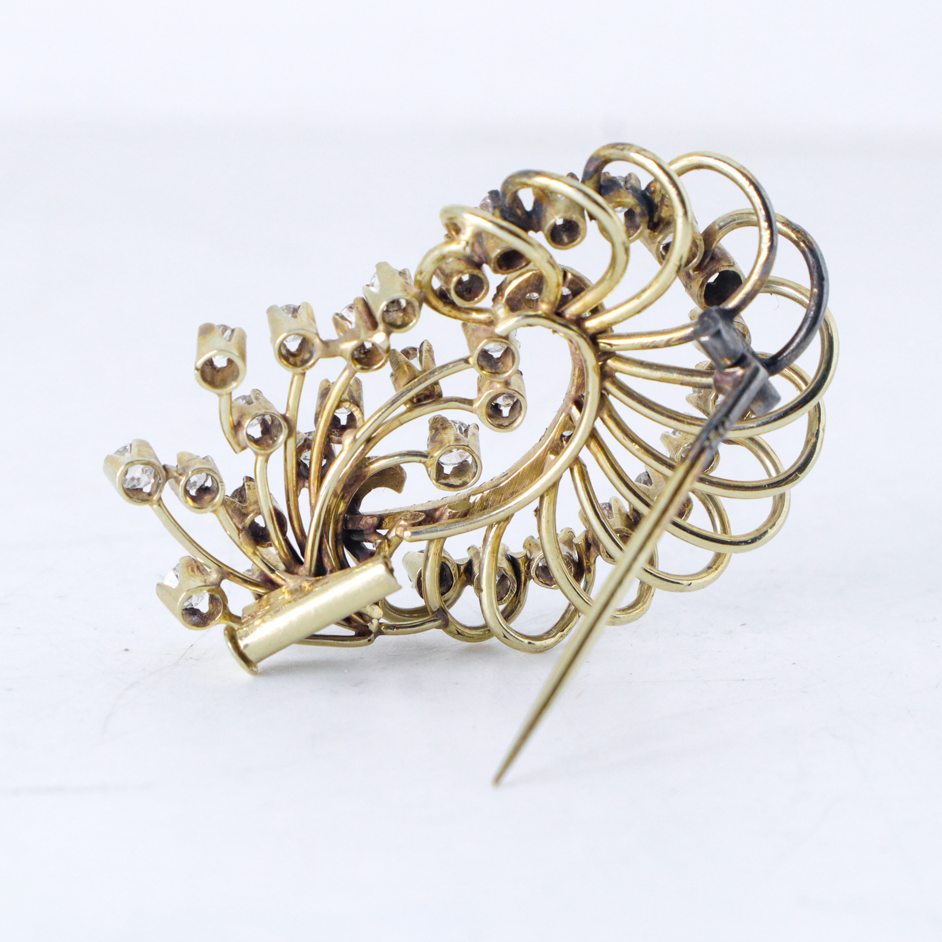 Spilla in oro giallo 750 e diamanti