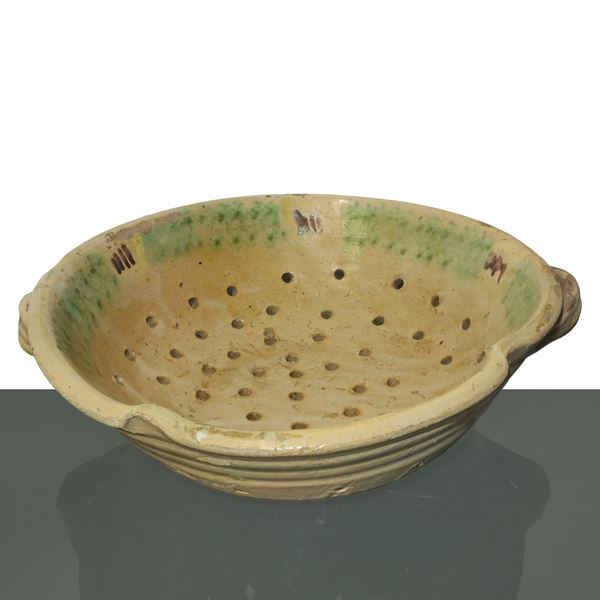 Scolapasta in maiolica di Caltagirone con decori sul bordo