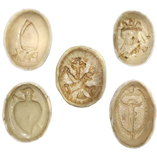 Gruppo di 5 formelle per mostarda con incisioni a tema religioso