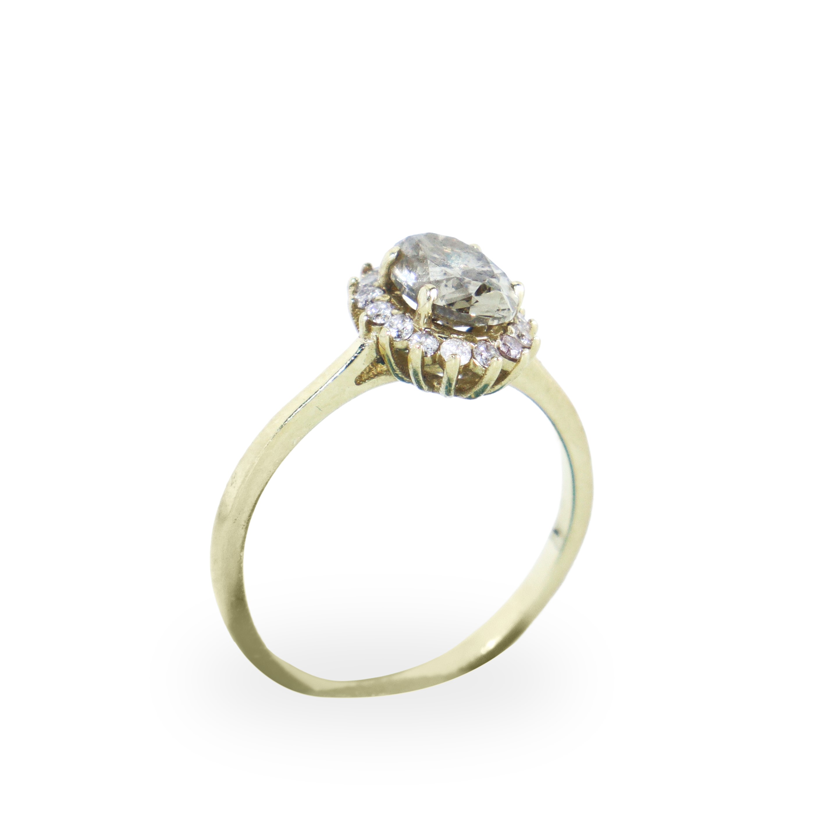 Anello in oro giallo con diamanti 16 diamanti very light pink a ghiera e al centro con natural Fa...