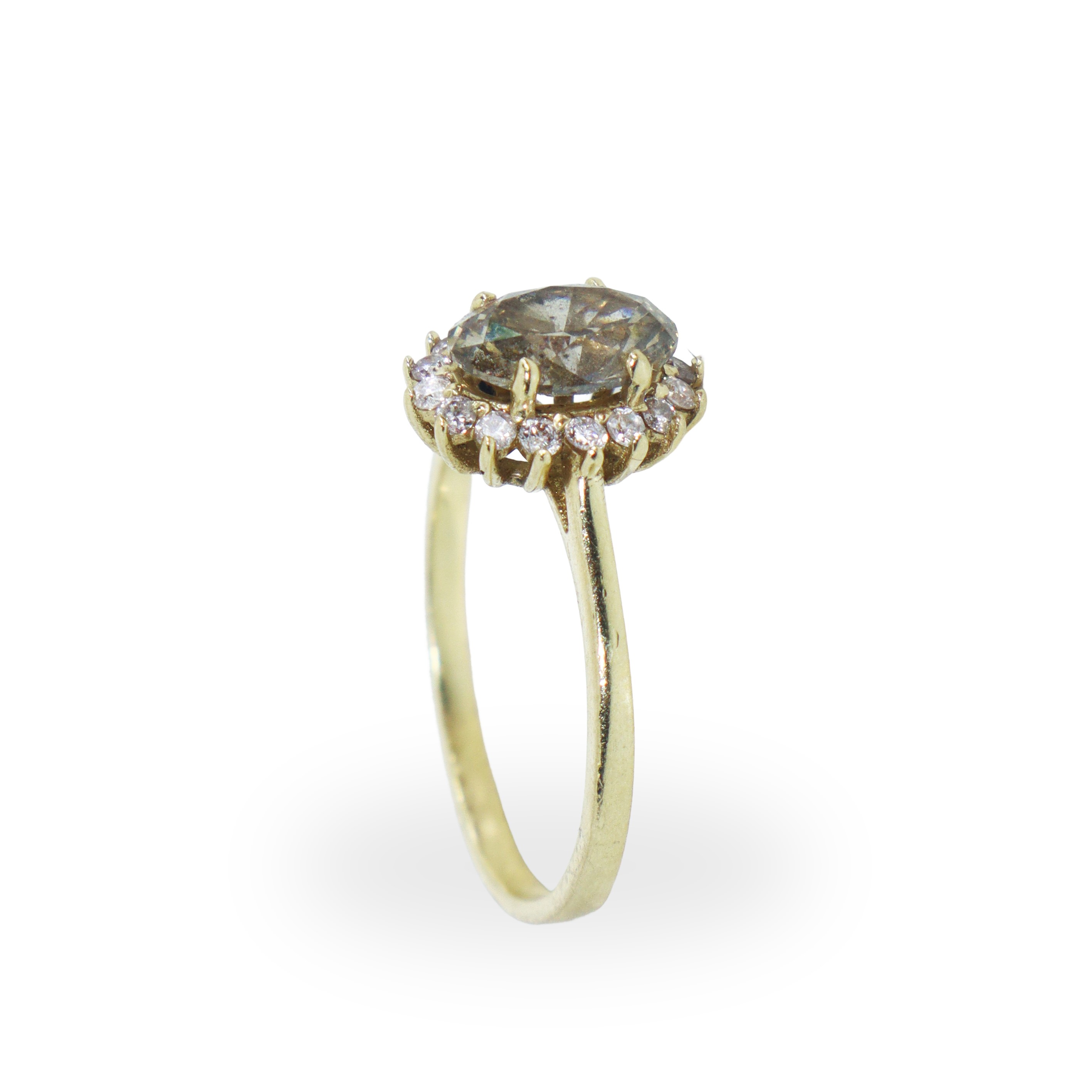 Anello in oro giallo con diamanti 16 diamanti very light pink a ghiera e al centro con natural Fa...