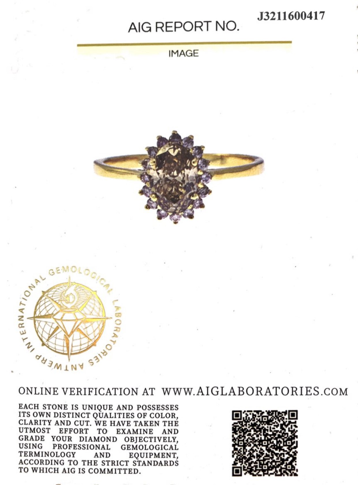 Anello in oro giallo con diamanti 16 diamanti very light pink a ghiera e al centro con natural Fa...