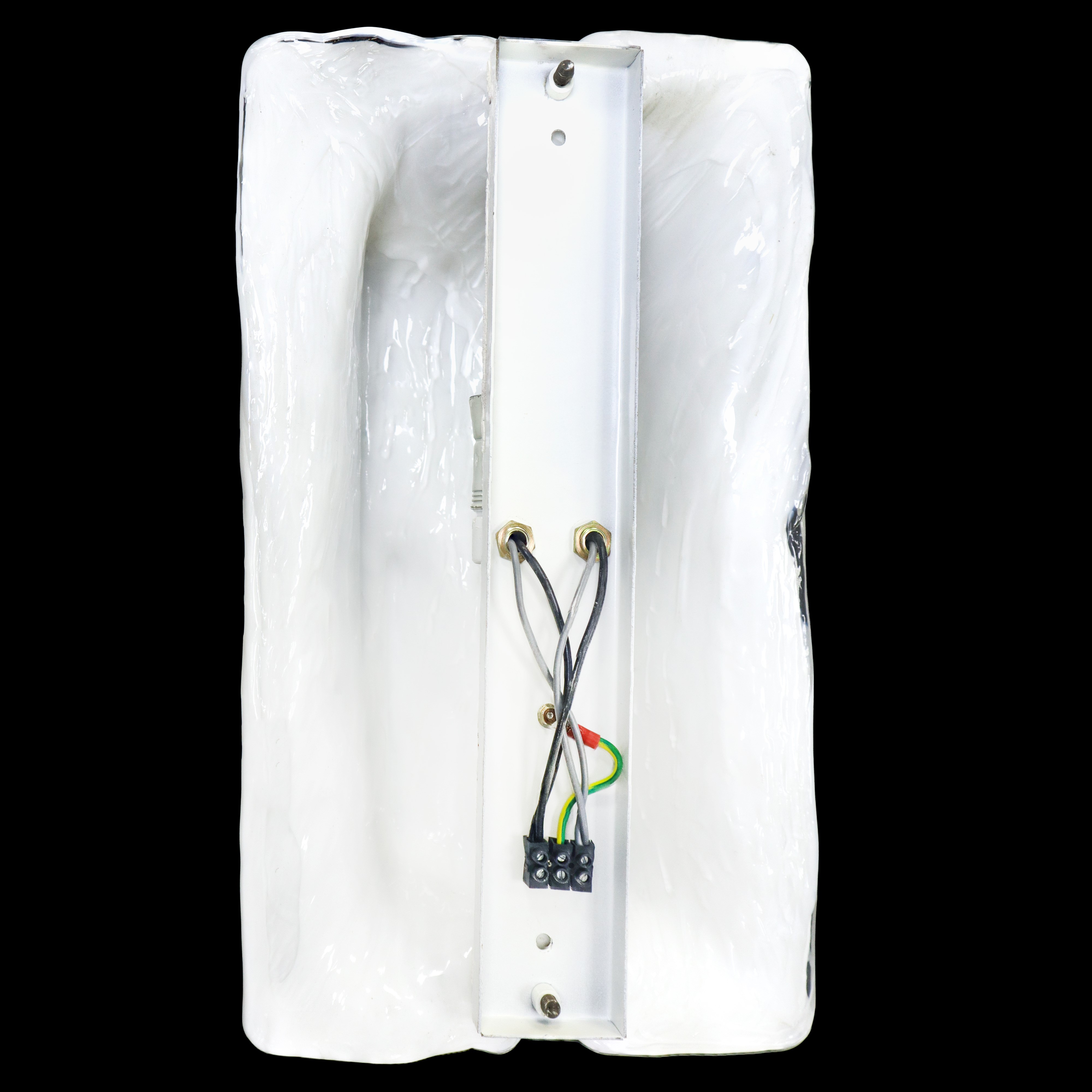 Coppia di appliques modello "Zest" in vetro soffiato sagomato a mano con rilievi e vetro bianco l...