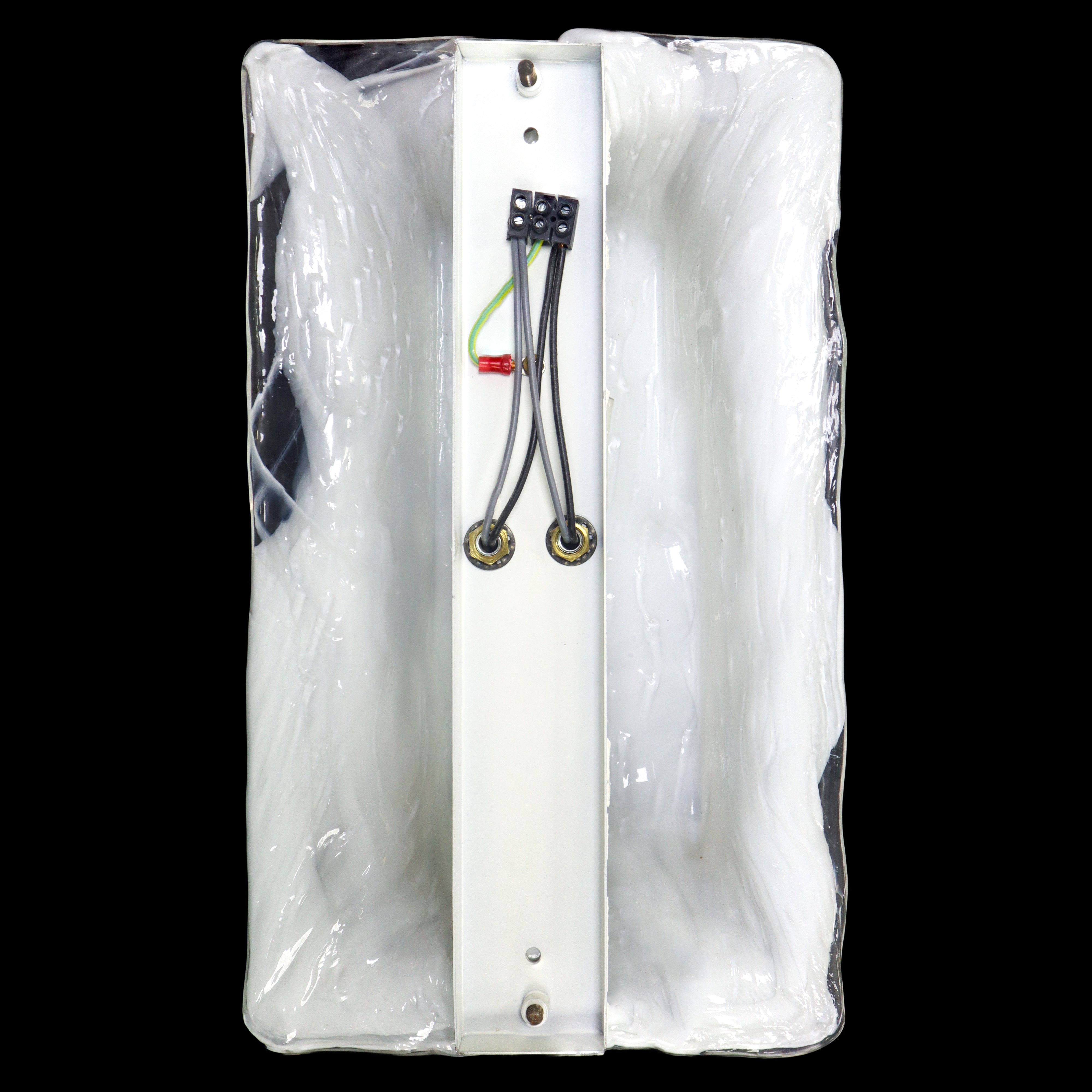 Applique modello "Zest" in vetro soffiato sagomato a mano con rilievi e vetro bianco lattimo