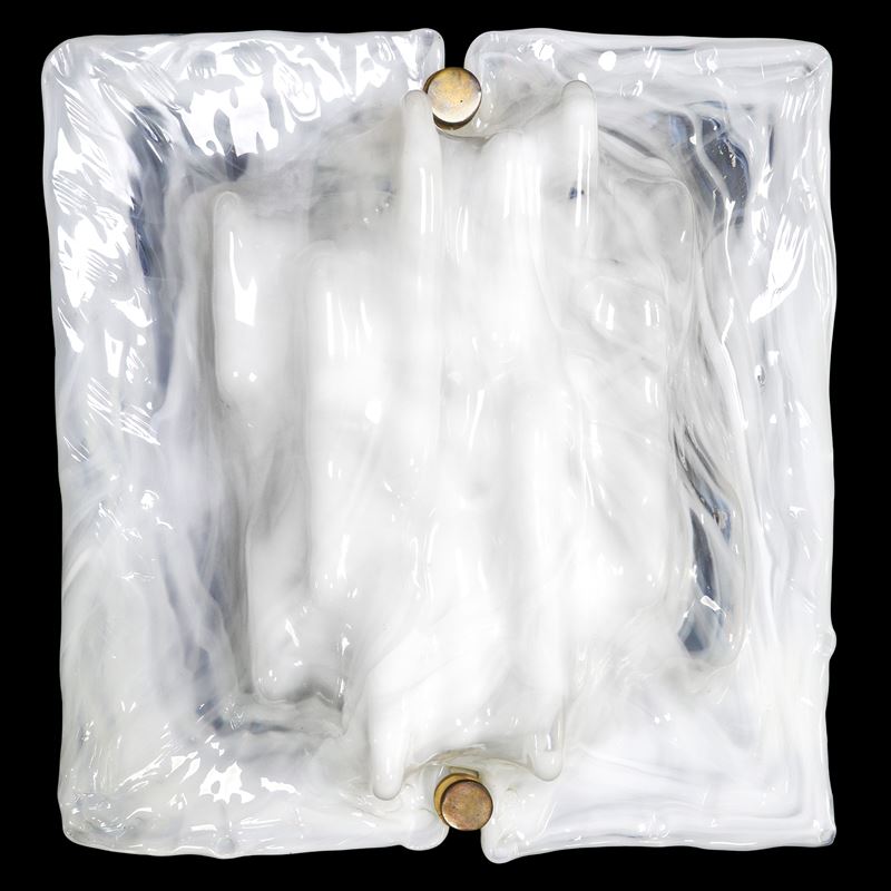 Applique modello 'Zest' in vetro soffiato sagomato a mano con rilievi e vetro bianco lattimo