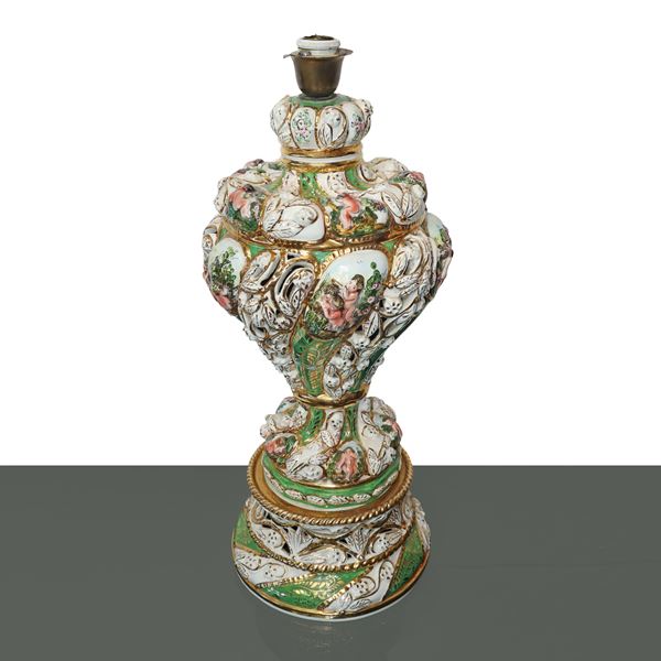 Capodimonte - Electrified lamp in shades of white and green with cherubs