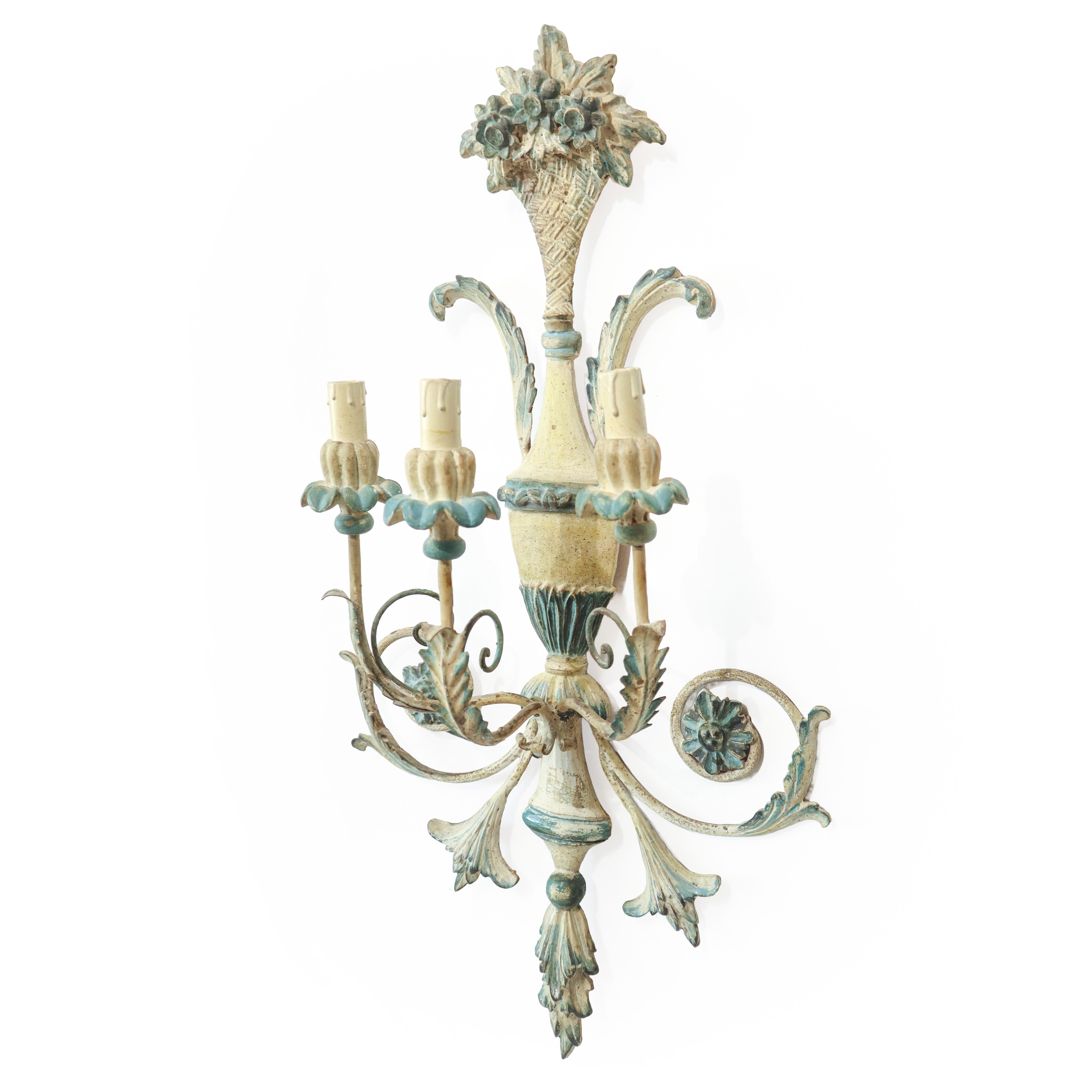 Coppia di appliques in legno colorato celeste e bianco