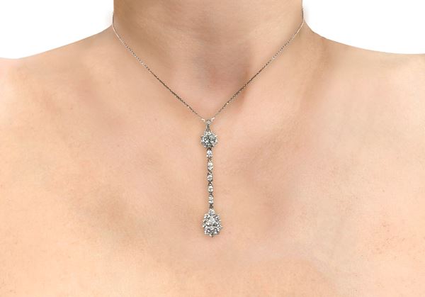 Pendant in 750 white gold handcrafted with drop-shaped brilliant cut diamonds
