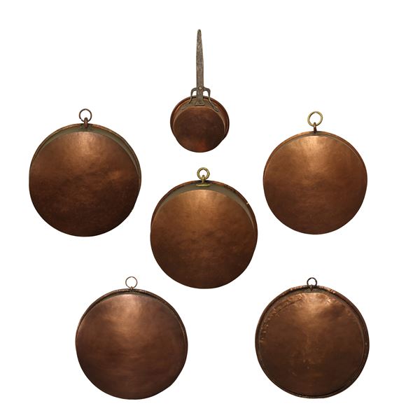 Set of 6 copper pans of various sizes