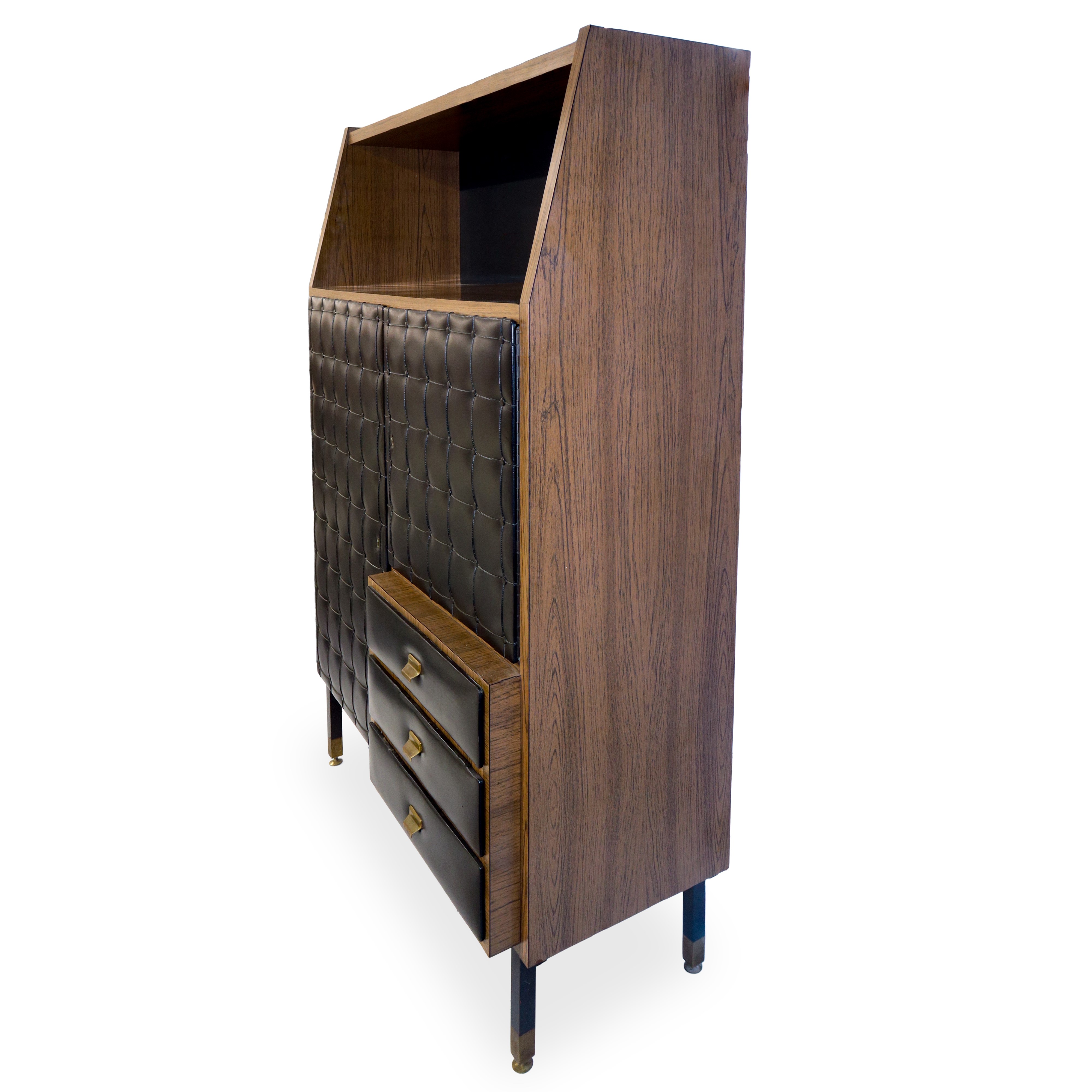 Libreria in legno con inserti in pelle