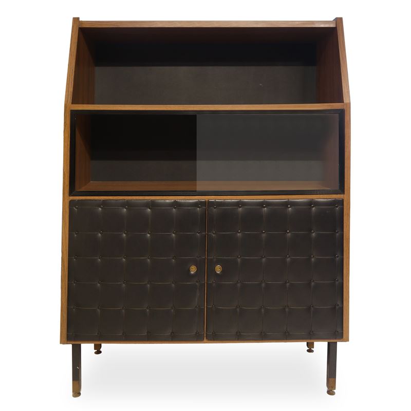 Libreria in legno con vetro e inserti in pelle