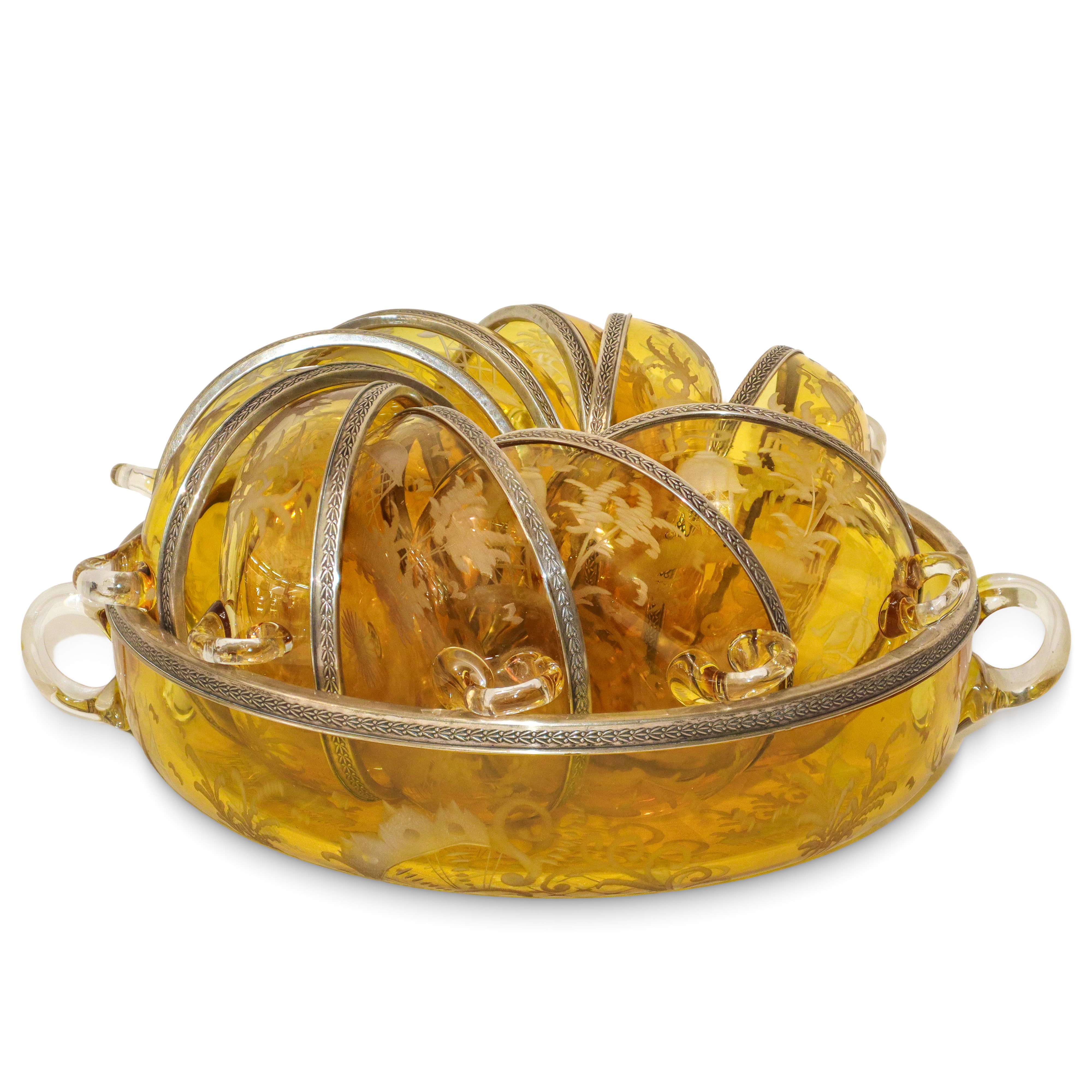 Set da macedonia composto da coppa grande e 10 coppe piccole in vetro di Boemia giallo ambrato bu...