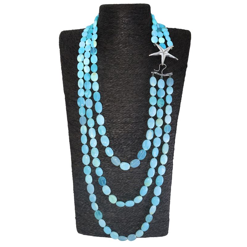 Collana con tre fili di lunghezze crescenti in ovalini di Larimar lucido