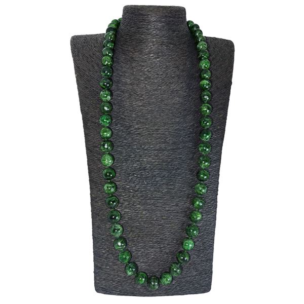 Collana ad un filo con sfere sfaccettate in granato verde