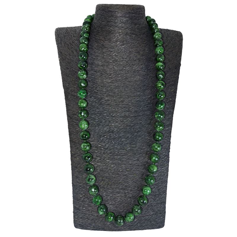 Collana ad un filo con sfere sfaccettate in granato verde