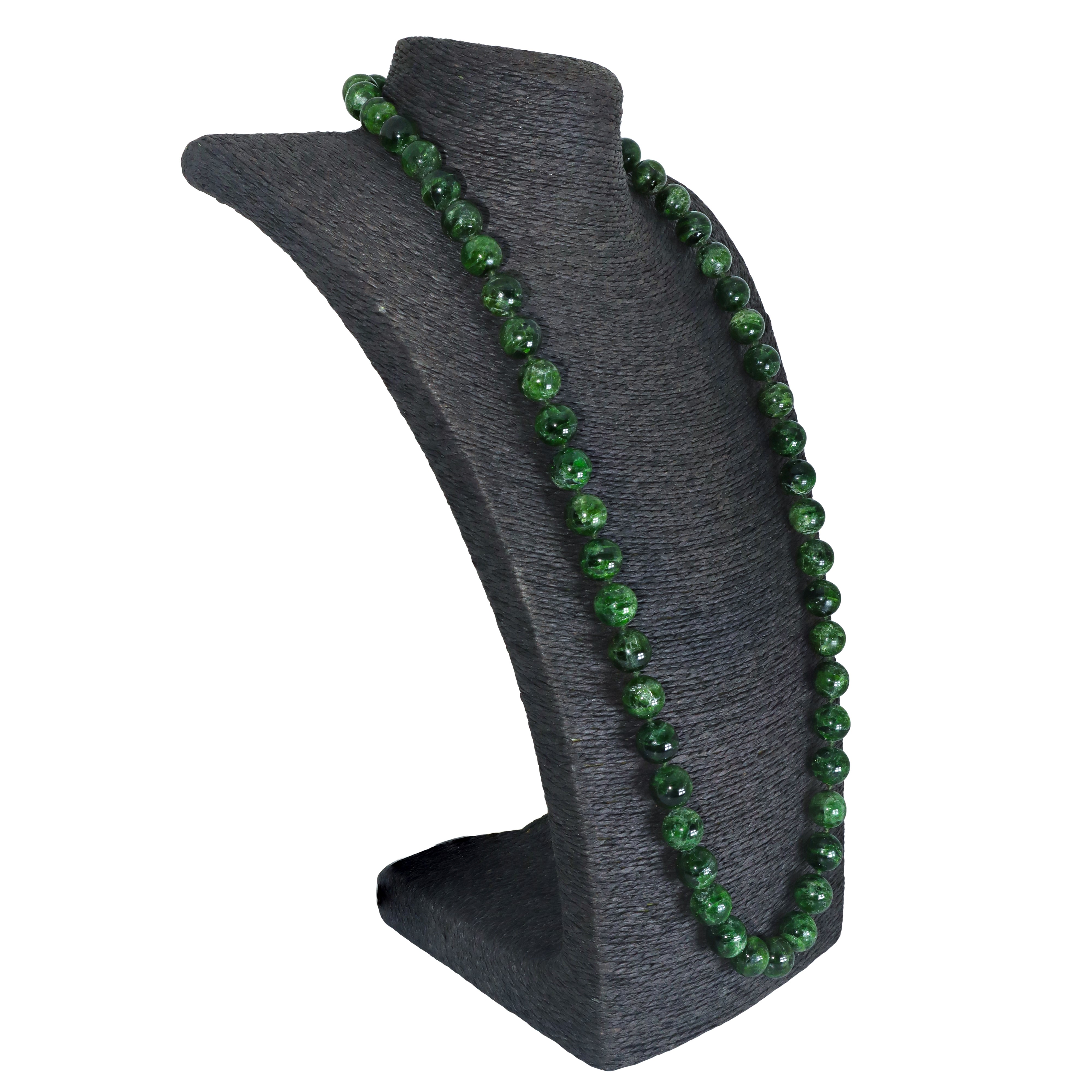 Collana ad un filo con sfere sfaccettate in granato verde