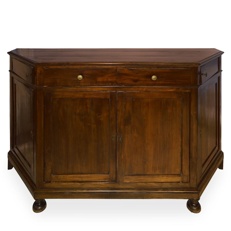 Credenza Bassa in Legno Massello di Noce Scantonata ai Lati con Cassetti nella Parte Superiore e ...