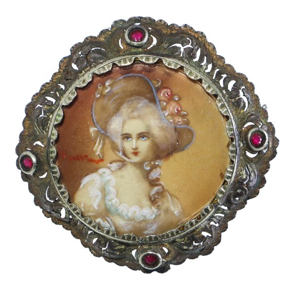 Silver brooch with miniature filigree border with grenadine stones