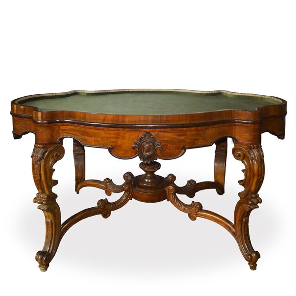 Tavolo con piano in vetro