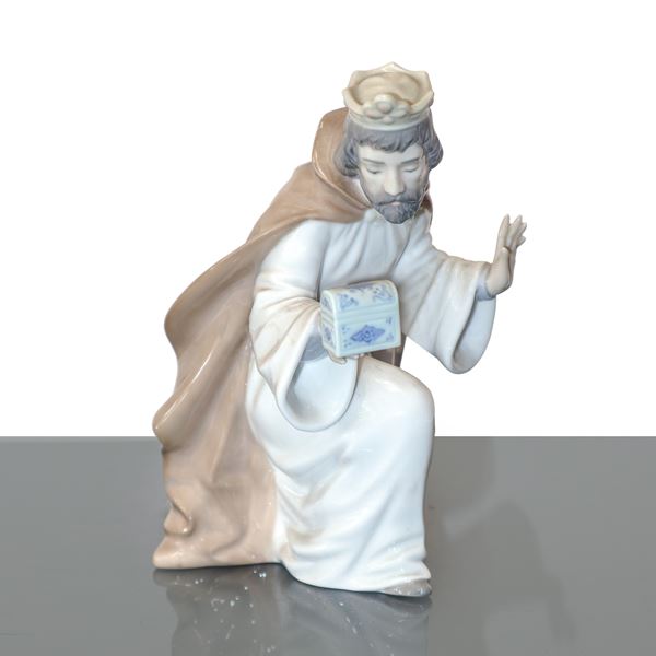 Nao by Llandr&#242; - Re Magio