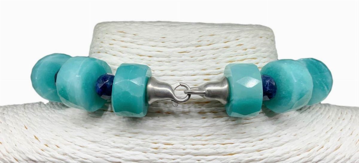 Collana a girocollo con rondelle di amazzonite azzurra intermezzate da piccole rondelle di ametis...