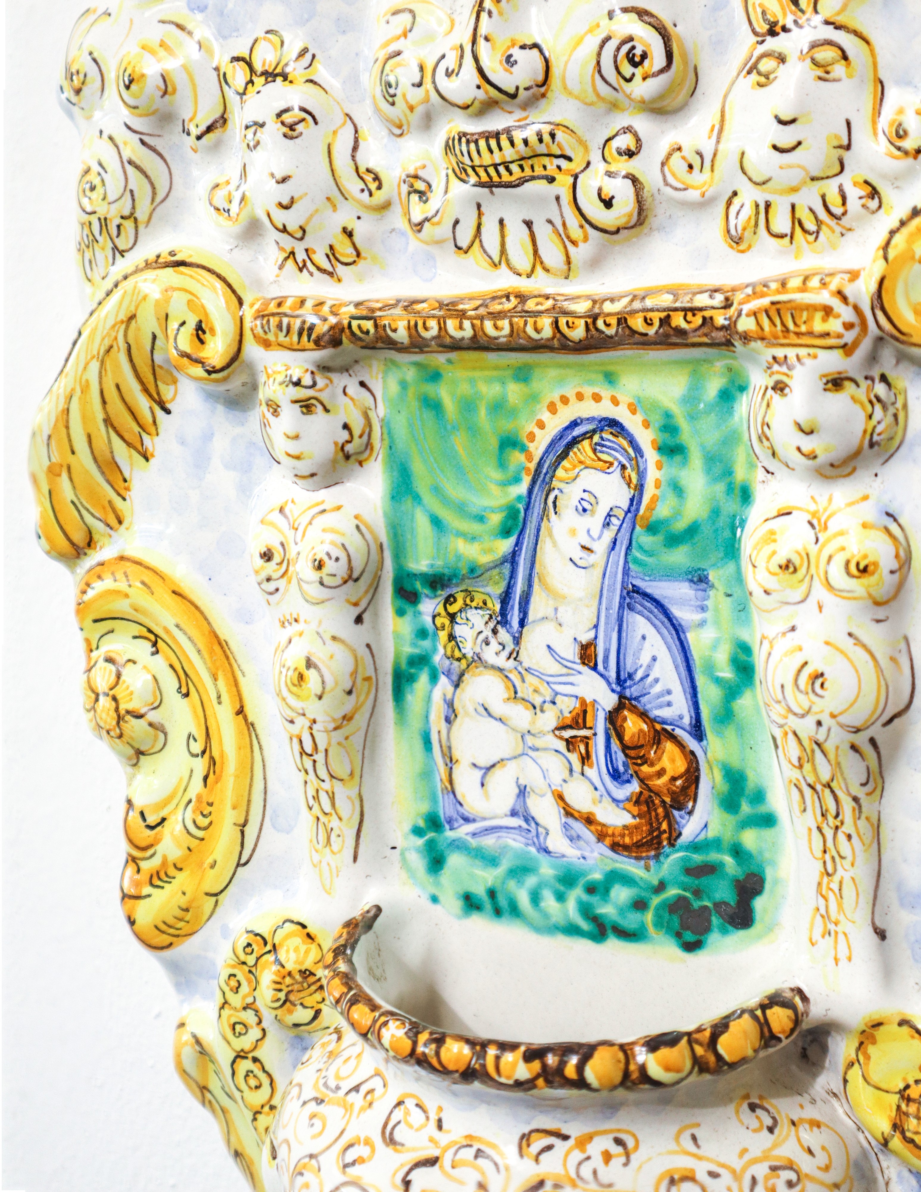 Acquasantiera in maiolica Castelli
