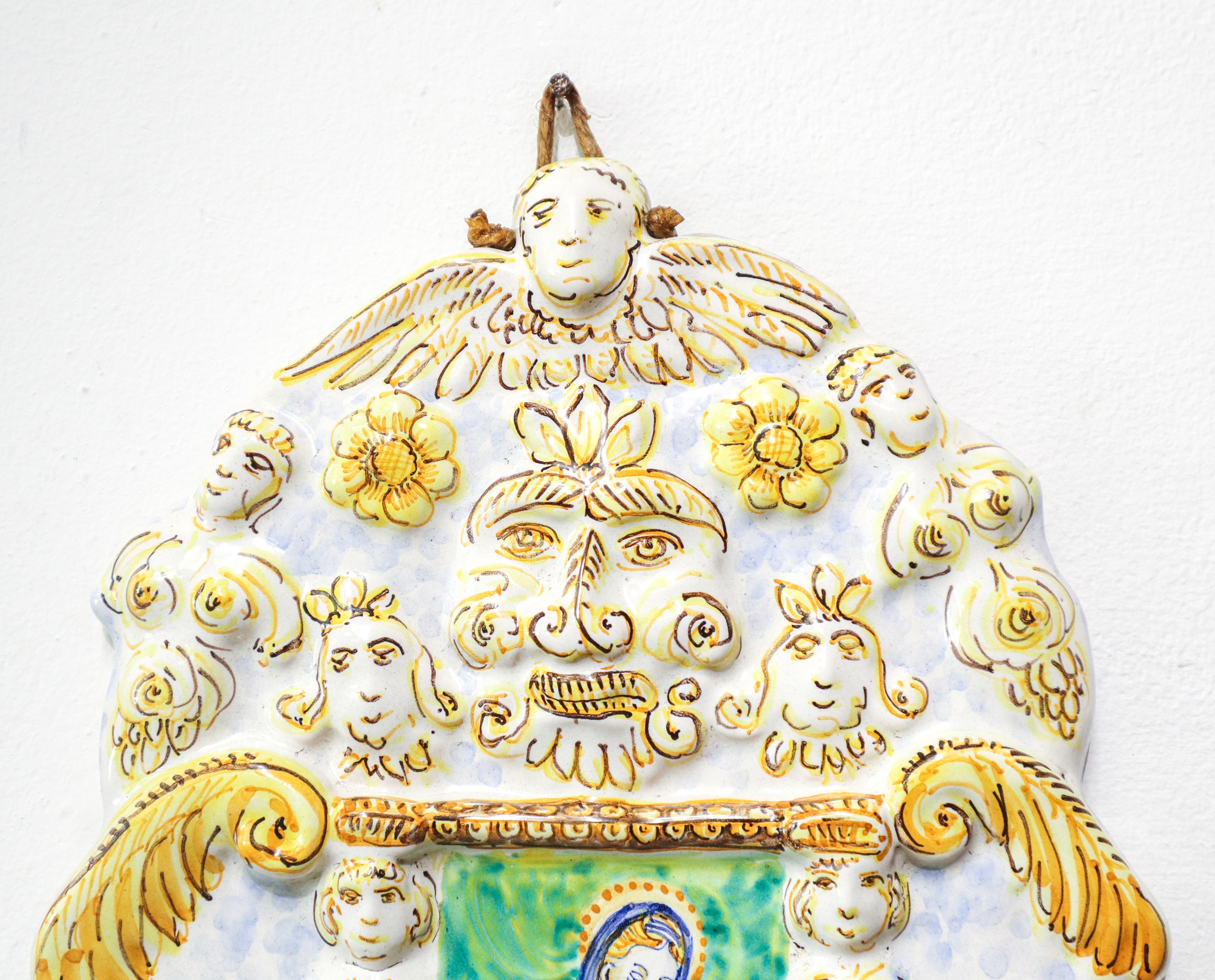 Acquasantiera in maiolica Castelli