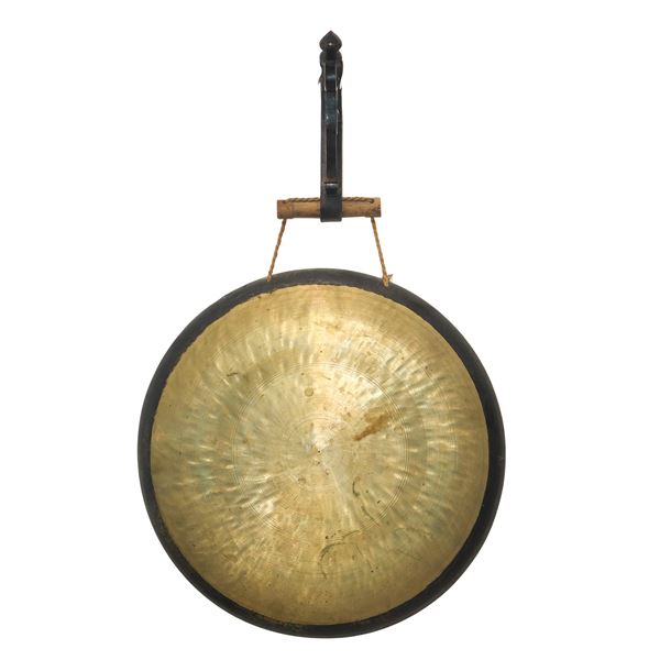 Brass gong 